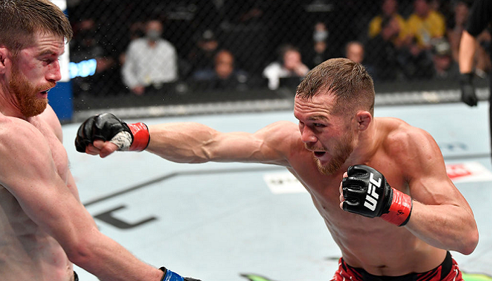 Петро Ян переміг Сендхегена одноголосним рішенням суддів на UFC 267 - MMA