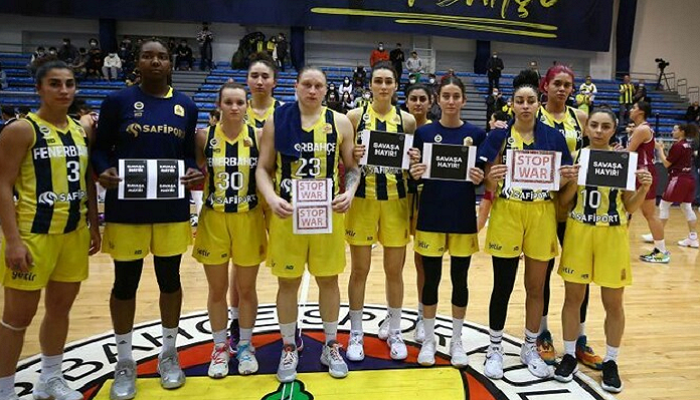 Фенербахче з Ягуповою підтримали Україну після матчу чемпіонату Туреччини - Баскетбол