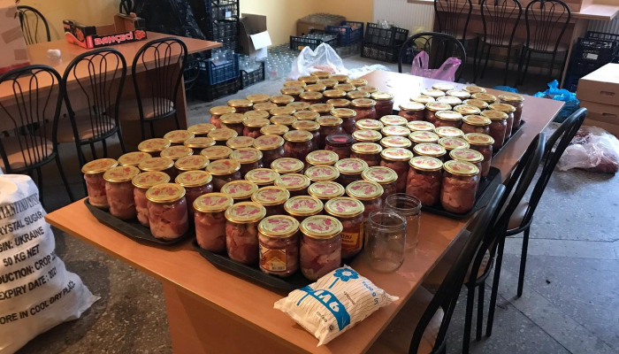 Тернопольская Нива помогла собрать 10 тонн продуктов на нужды армии и переселенцев - Первая лига Украины