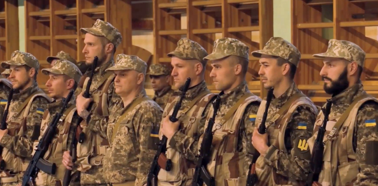14 футболистов и тренеры Прикарпатья вступили в ряды ВСУ - Первая лига Украины