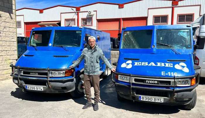 Зозуля: Сегодня отправили в Украину два бронированных автомобиля с полезными и важными принадлежностями - Другая сторона