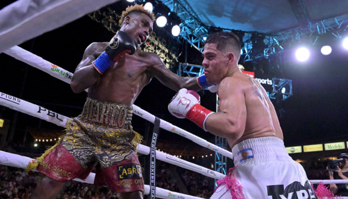 Джермелл Чарло в реванше победил Кастаньо и завладел его титулом WBO в первом среднем весе - Бокс