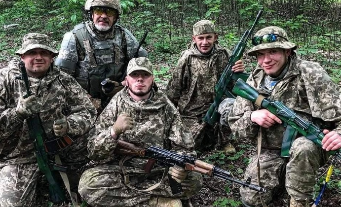 В Киеве состоялась выставка картин Олега Базилевича-младшего "Фронтовая палитра" - Другая сторона