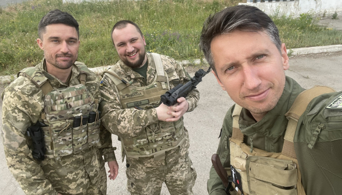 Долгополов, Костюк и Цуренко передали автомобиль на нужды ВСУ - Другая сторона