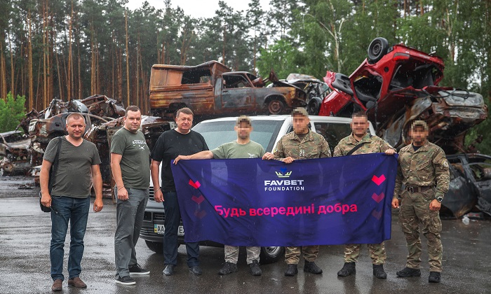 Favbet Foundation передав броньований автомобіль для потреб українських захисників