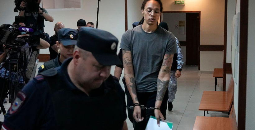 У Росії американську баскетболістку Грайнер засудили до 9 років колонії за контрабанду наркотиків - Баскетбол