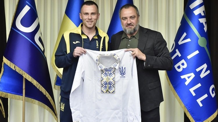 Павелко зустрівся зі звільненим із російського полону арбітром Кубряком - Інша сторона