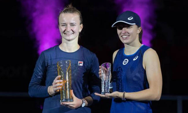 Швентек проиграла Крейчиковой в финале турнира в Остраве - WTA