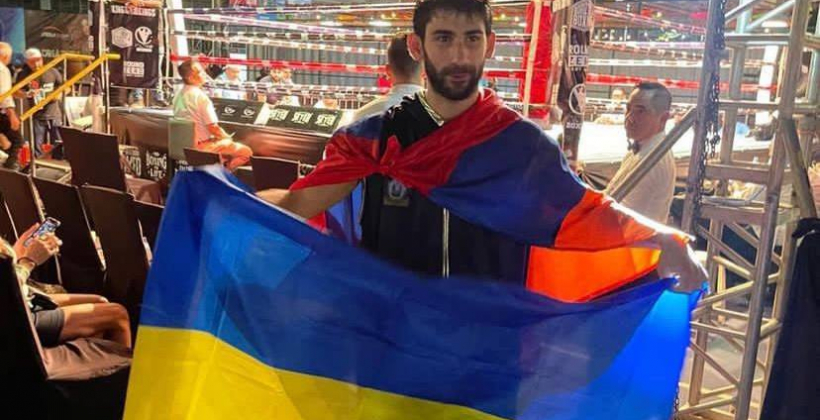 Українець Фаніян у п'ятому раунді переміг мексиканця Діаса Міньяреса - Бокс