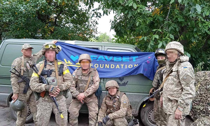 Favbet Foundation разом із партнерами передав ЗСУ п’ять авто і комплекти зимової амуніції
