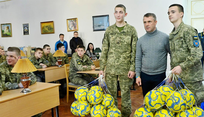 Ребров приехал в Киев и посетил Главный военный клинический госпиталь - Другая сторона