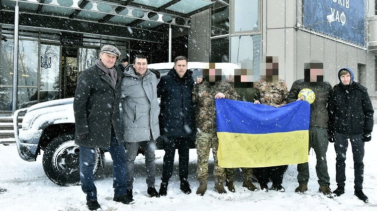 Футбольные сборные Украины передали ВСУ автомобиль - Другая сторона