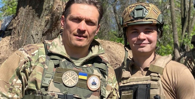 Усик відвідав українських воїнів на передових позиціях на фронті - Бокс