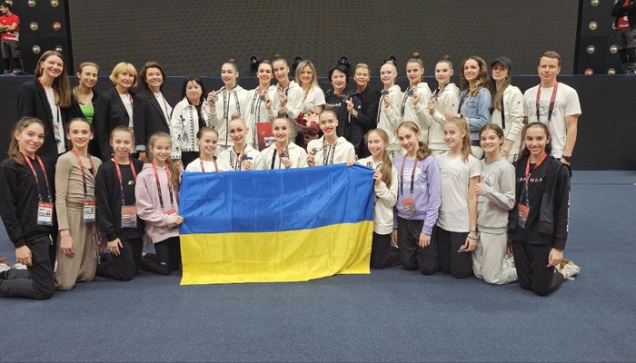 Збірна України з художньої гімнастики виграла срібло у командній першості на ЧЄ-2023 - Гімнастика