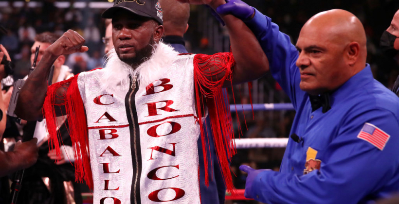 Адамес получил повышение до полноценного чемпиона WBC в среднем весе - Бокс