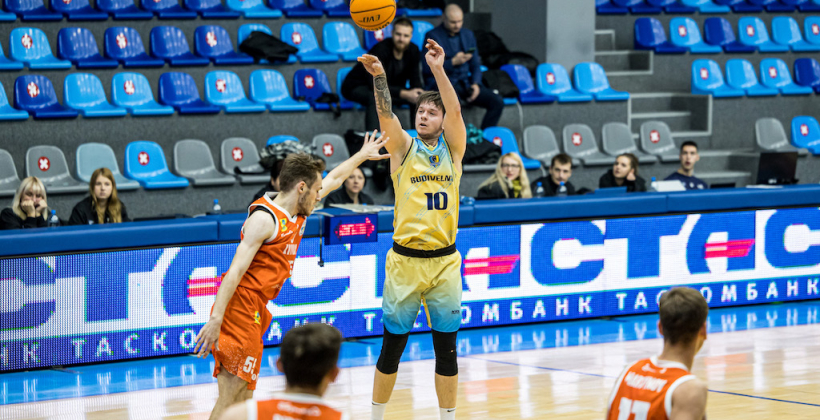 Будивельник с перевесом в 40 очков уничтожил Кривбасс в Суперлиге FAVBET - Суперлига