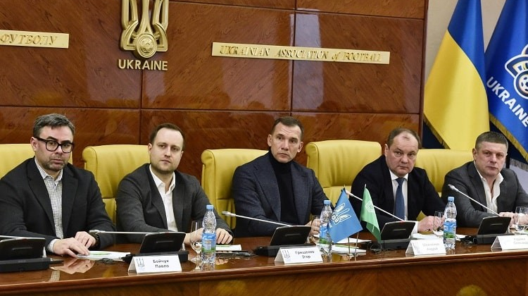 Шевченко зустрівся із керівниками клубів ПФЛ - Футбол