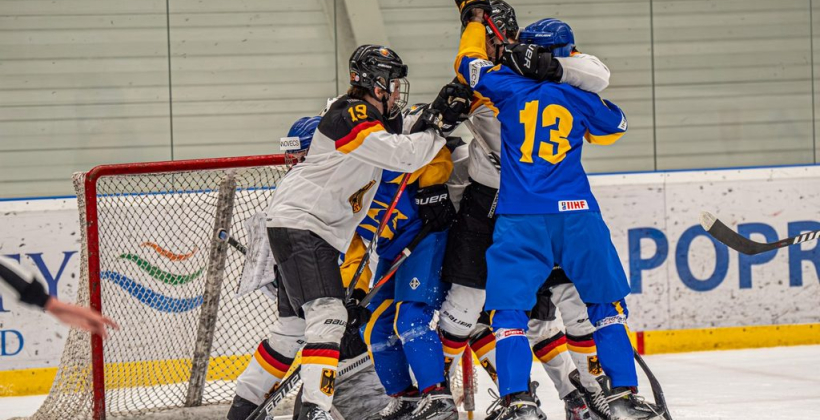 Сборная Украины U-18 по хоккею победила Германию в феерическом матче с 11-ю шайбами - Хоккей