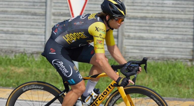 Украинский велогонщик Царенко выиграл общий зачет Tour of Hainan в Китае - Велоспорт