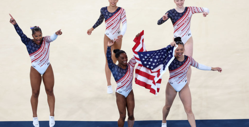Женская сборная США по спортивной гимнастике выиграла золотые медали ОИ-2024 в командном многоборье - Олимпиада 2024