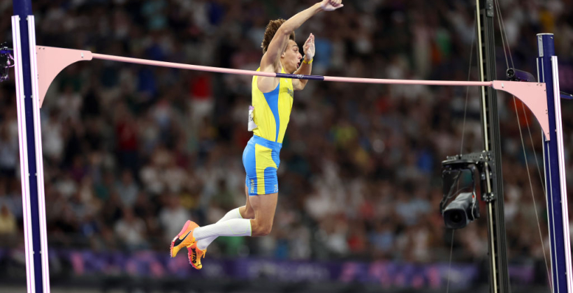 Дюплантис стал двукратным олимпийским чемпионом в прыжках с шестом, обновив собственный мировой рекорд (видео) - Олимпиада 2024