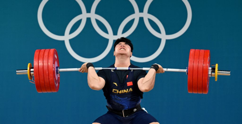 Китайський важкоатлет Лю Хуаньхуа виграв золото Олімпійських ігор-2024 у ваговій категорії до 102 кг - Олімпіада-2024