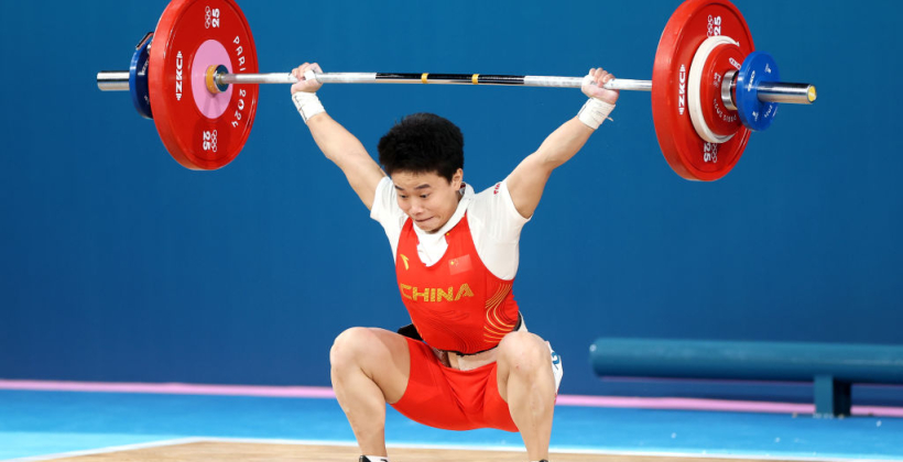 Китаянка Чжихой Хо виграла Олімпіаду-2024 у важкій атлетиці у вазі до 49 кг із олімпійським рекордом - Олімпіада-2024