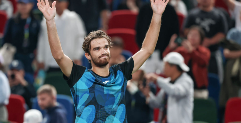 Махач сенсационно обыграл Алькараса в четвертьфинале турнира ATP 1000 в Шанхае - ATP