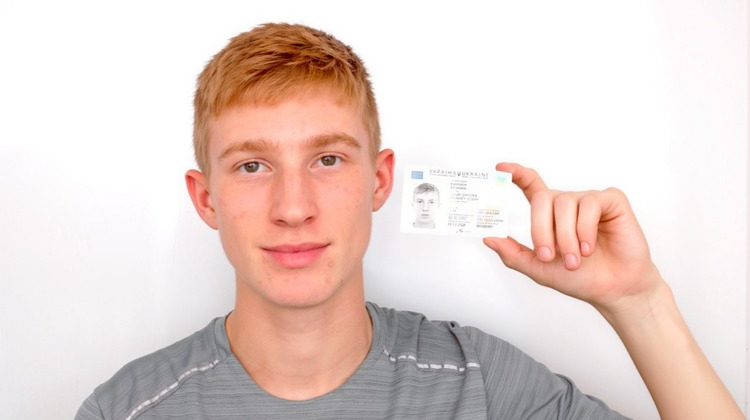 17-летний хавбек Манчестер Юнайтед Бауманн получил украинский паспорт - Футбол