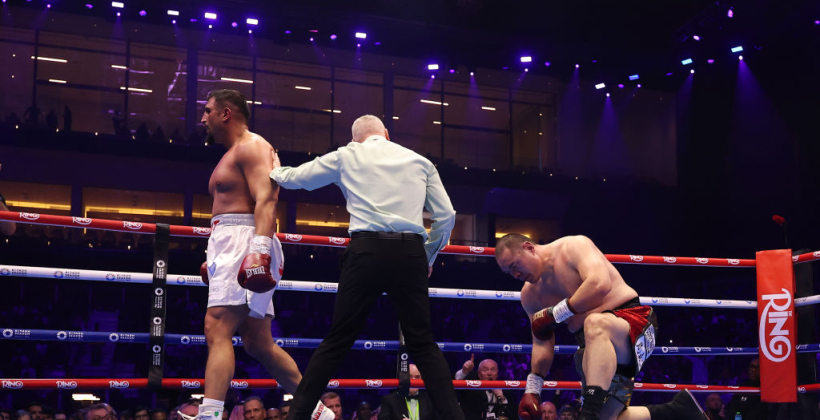 Кабаєл нокаутував Чжилея в шостому раунді в бою за тимчасовий титул WBC у хевівейті - Бокс