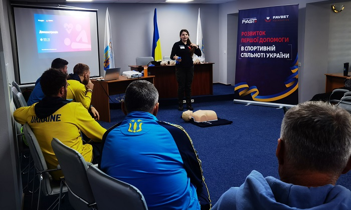 Українські спортсмени вчаться рятувати життя: Новий проєкт від FAST та Favbet Foundation