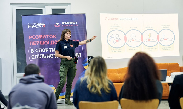 Рядом в критический момент: тренеры осваивают навыки оказания помощи детям