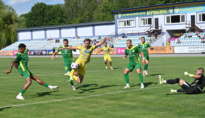 Ракіцький зіграв за Чорноморець, Поворознюк у запасі Інгульця, Войтіховський проти Лівого Берега. Особистості та цифри 1-го туру Першої ліги