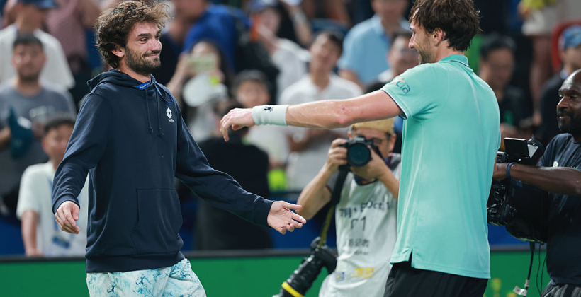 Риндеркнеш обыграл Медведева и сыграет в финале турнира ATP 1000 в Шанхае против своего двоюродного брата, 204-й ракетки мира Вашеро - ATP