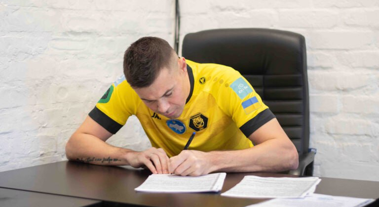 Чернигов продлил контракт с хавбеком Картушовым - Первая лига Украины