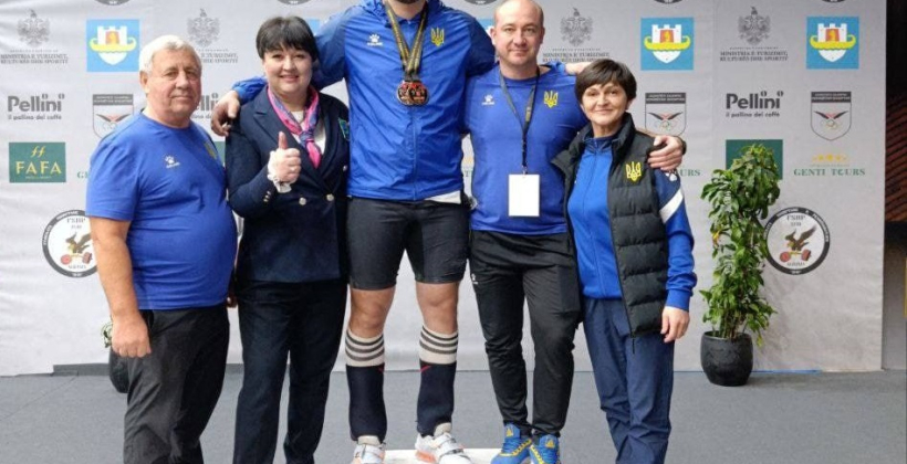 Гоза завоевал золотую и серебряную медали на чемпионате Европы по тяжелой атлетике среди юниоров и молодежи - Тяжелая атлетика