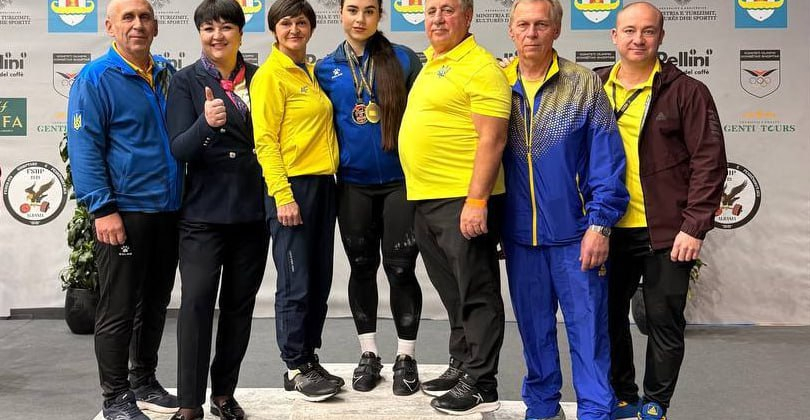 Домбровская завоевала золото и серебро на чемпионате Европы по тяжелой атлетике среди юниоров и молодежи - Тяжелая атлетика