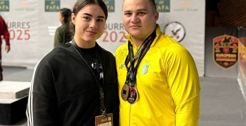 Домбровский выиграл золотую и две серебряные медали на чемпионате Европы по тяжелой атлетике среди юниоров и молодежи - Тяжелая атлетика
