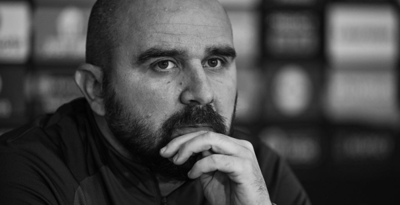 44-летний тренер Раднички 1923 Жижович скончался, потеряв сознание во время матча чемпионата Сербии - Футбол