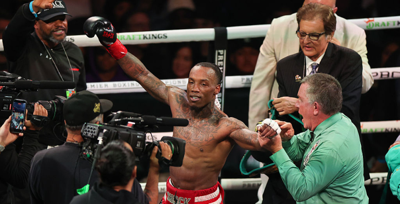 Фостер решением большинства судей победил Форда и защитил титул WBC во втором полулегком весе - Бокс